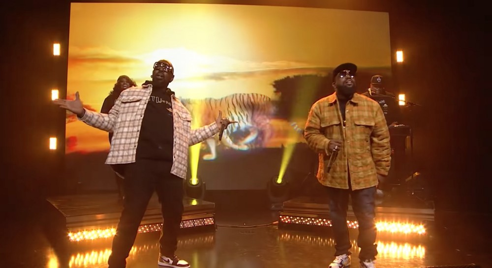 Big Boi and Sleepy Brown debuting their new single "Animalz" live on The Tonight Show.